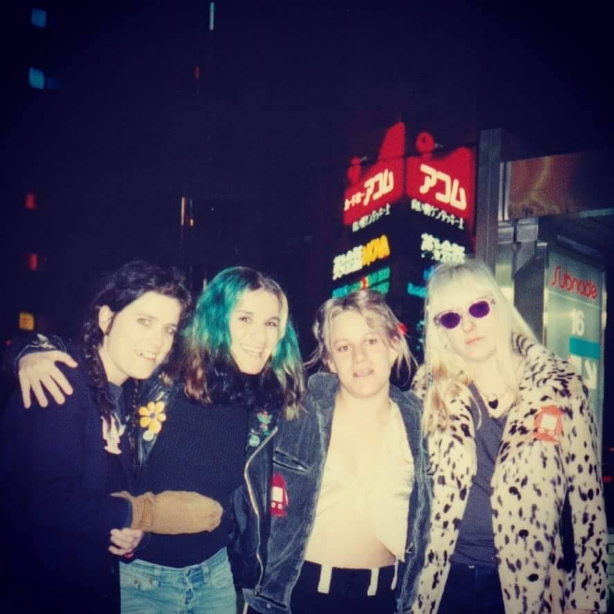 Lollapalooza Diaries: Subj: Introduce the Band”SUe meet DEe” Date: 94-07-13 14:43:46 EDT From: L7s